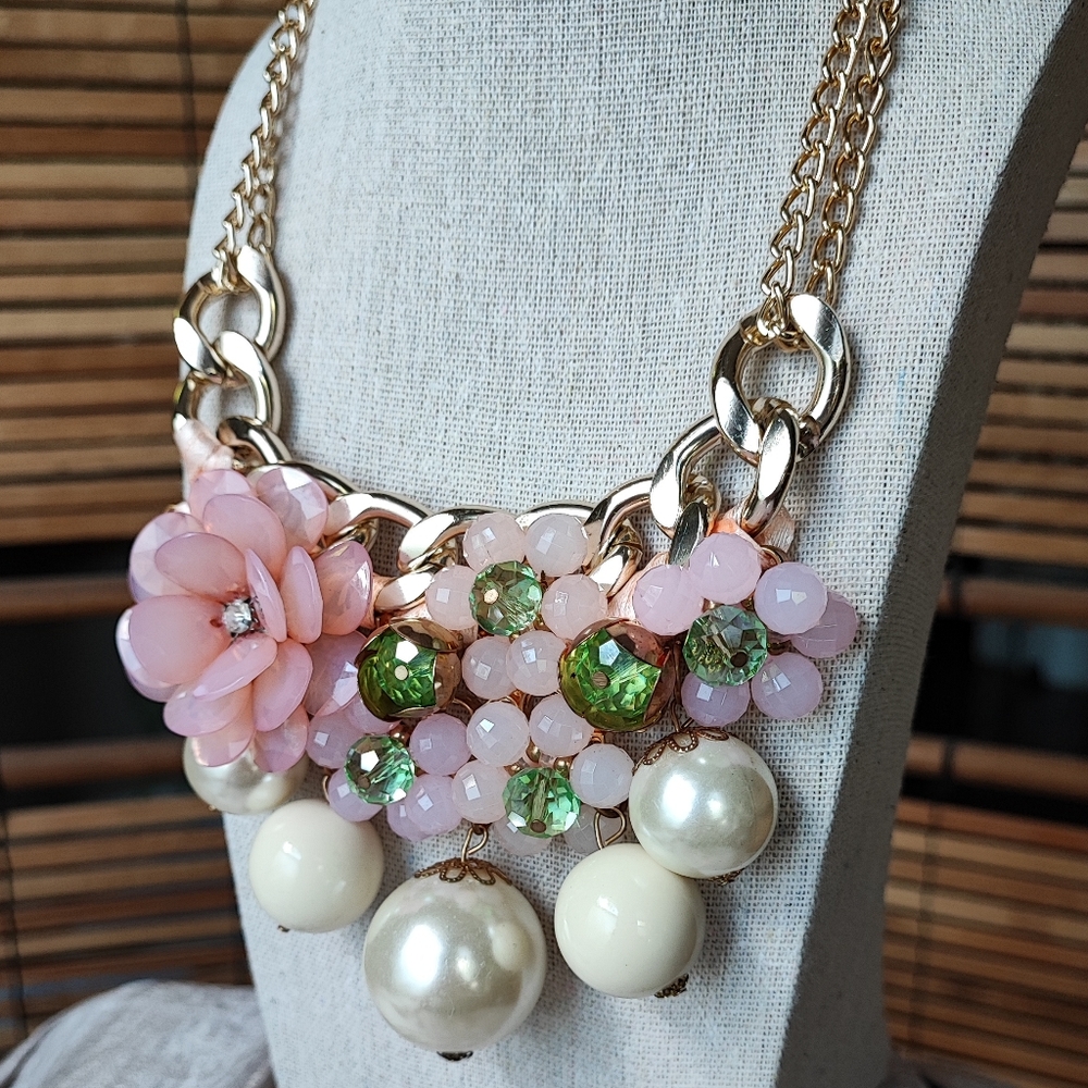 Pink Acrylic and Glass Peridot Faux Pearls Statement Necklace Gold Tone NWOT